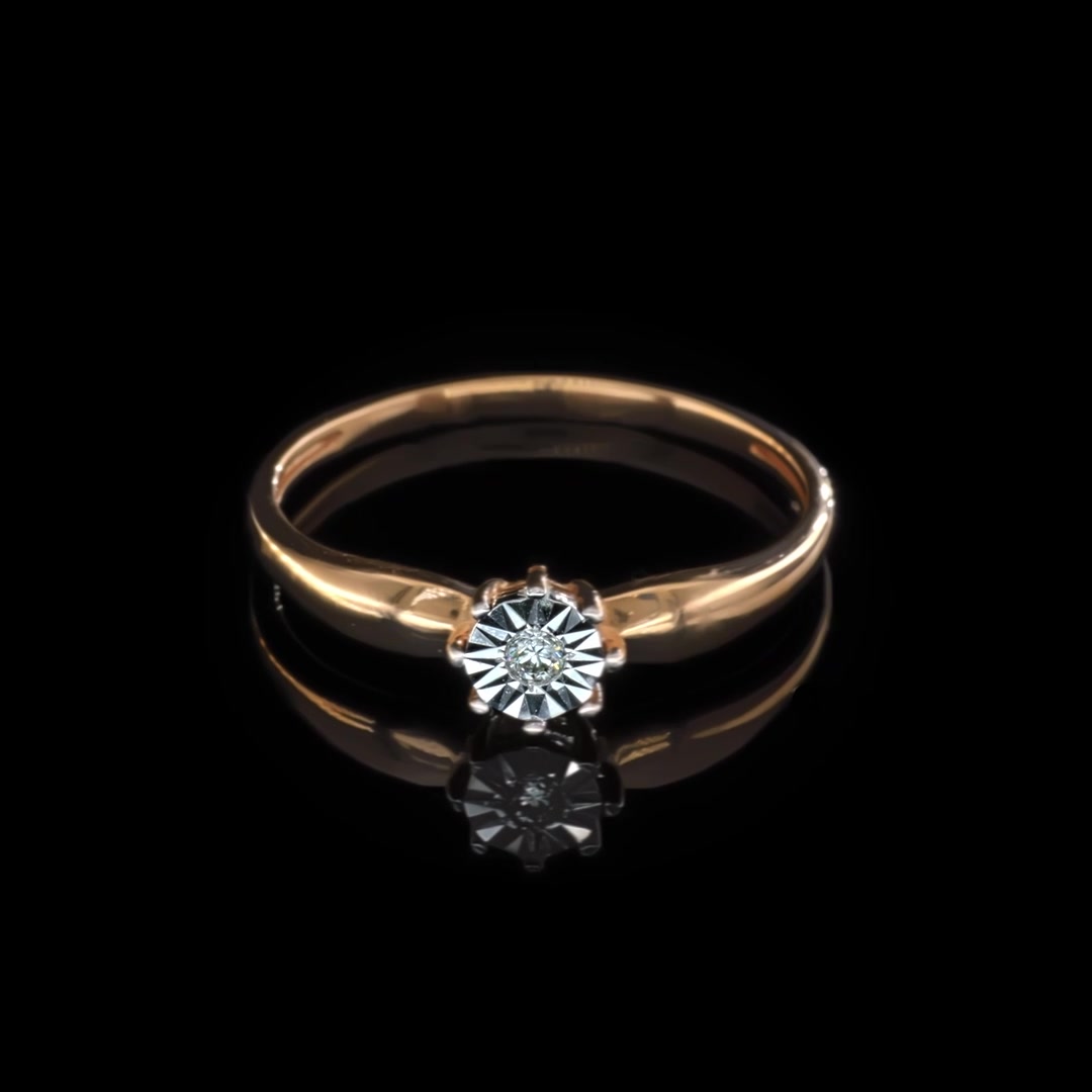 Золотое кольцо с бриллиантом