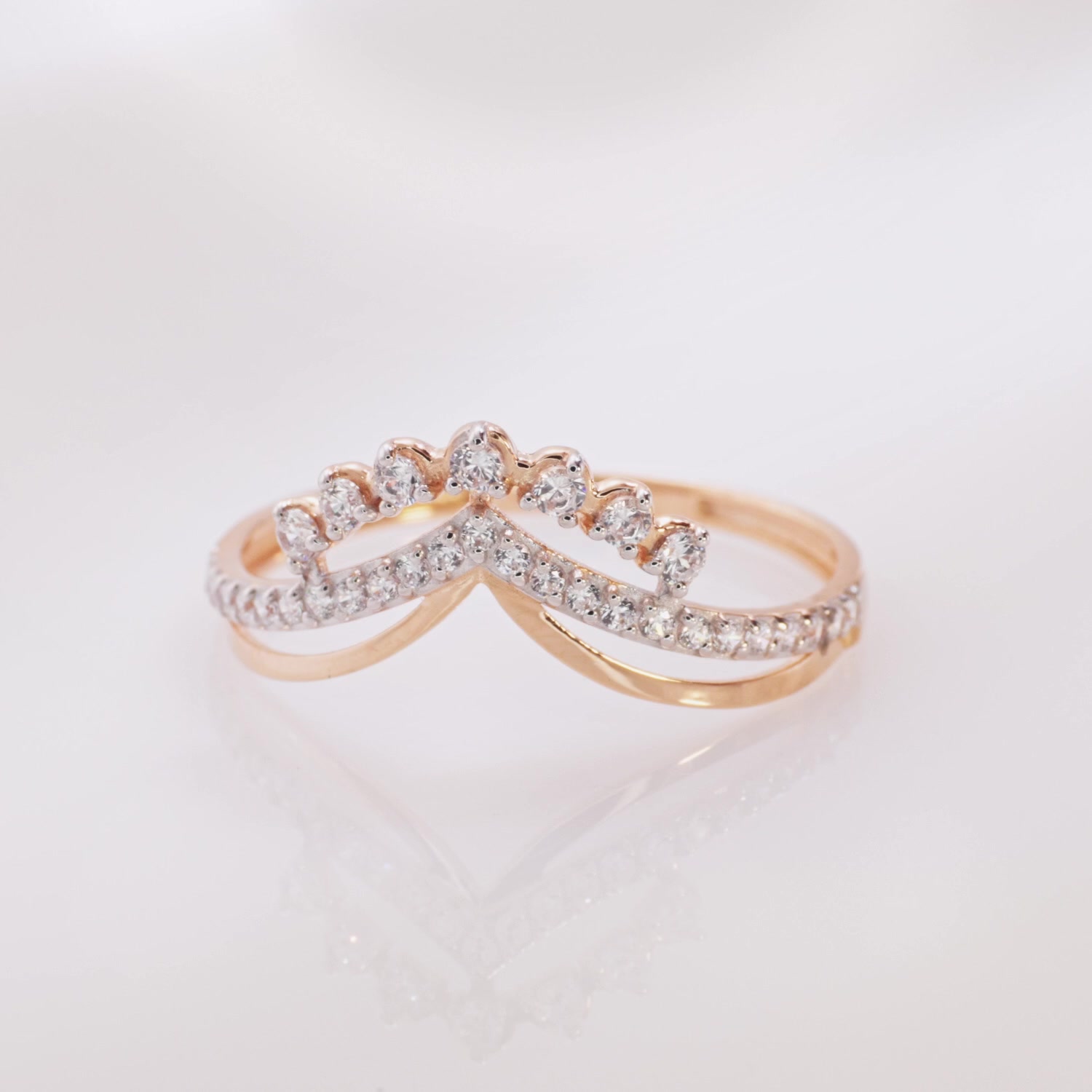 Золотое кольцо с фианитами