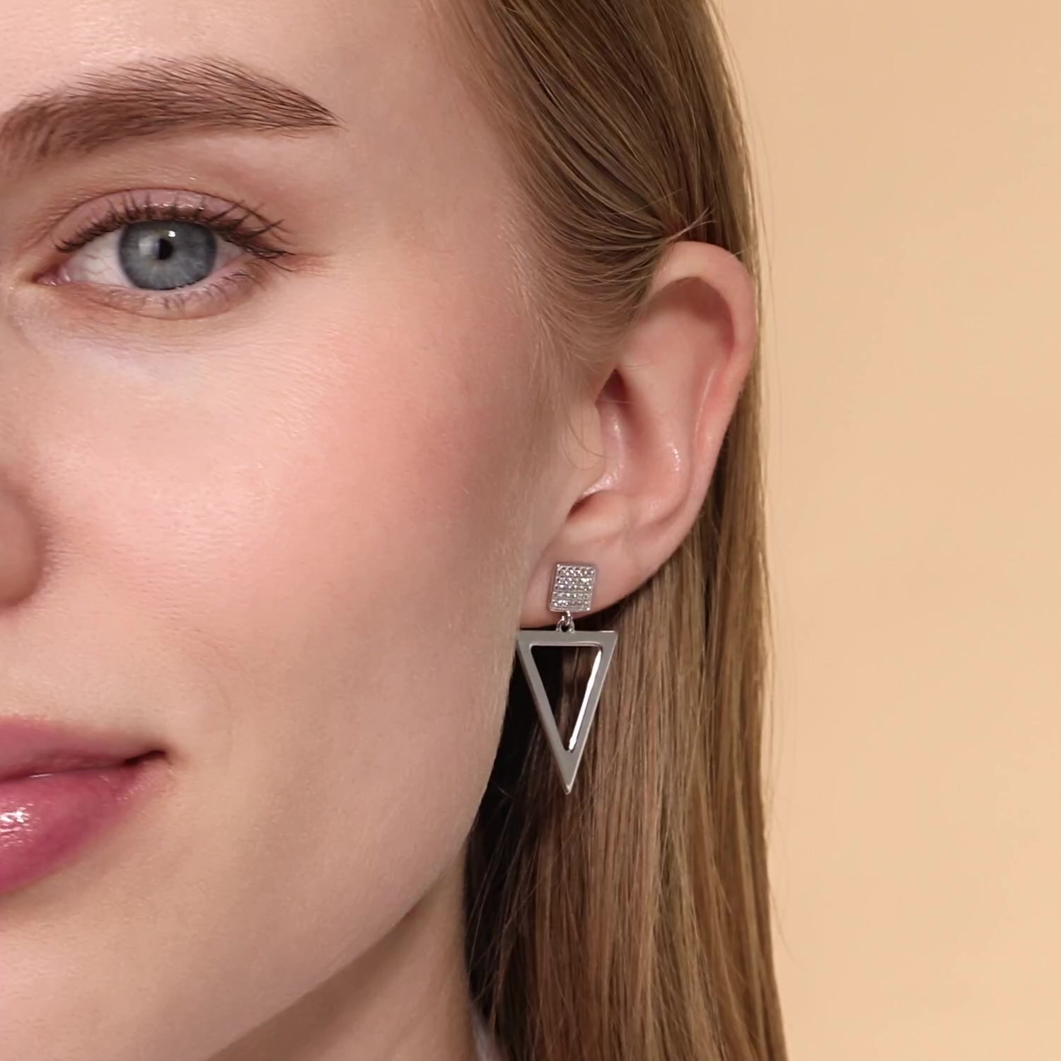 Серебряные серьги с фианитами