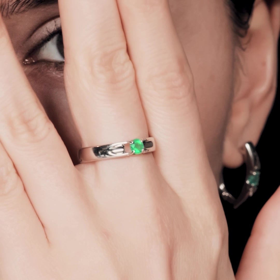 Серебряное кольцо с изумрудом