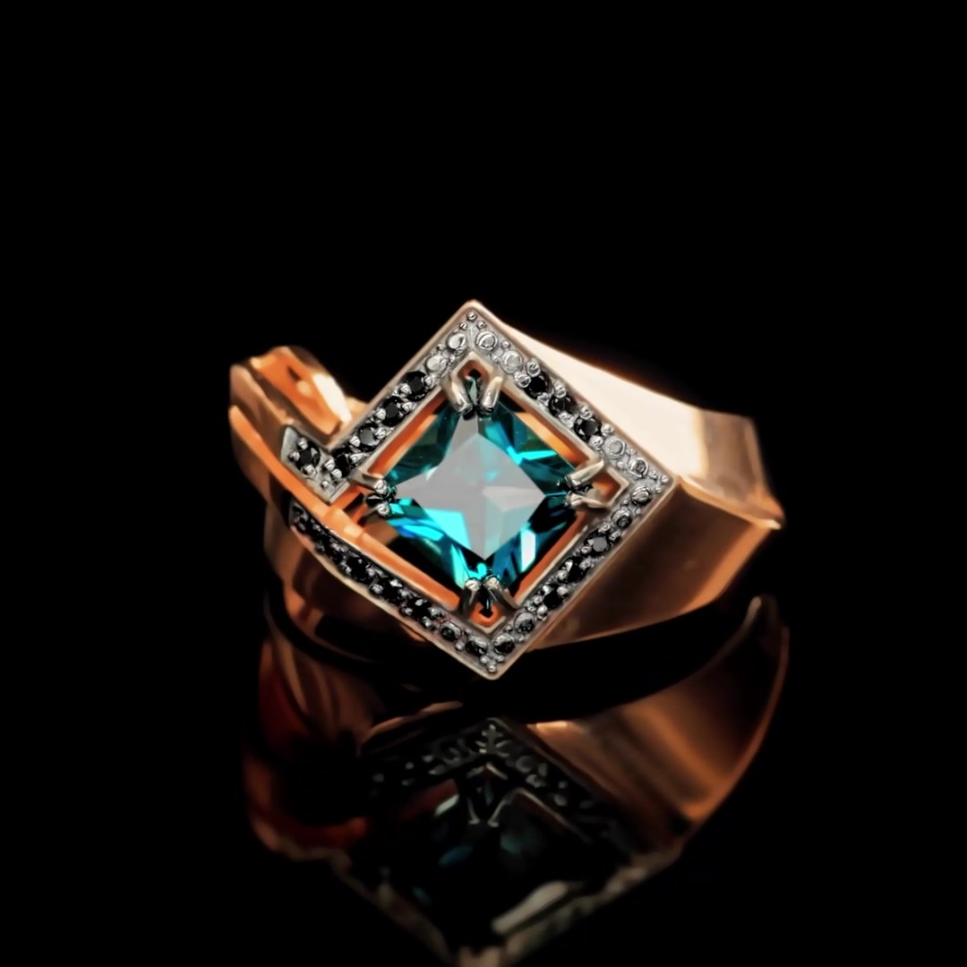 Золотое кольцо с топазом London и фианитами