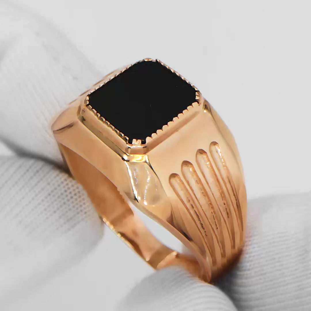 Золотая печатка с агатом