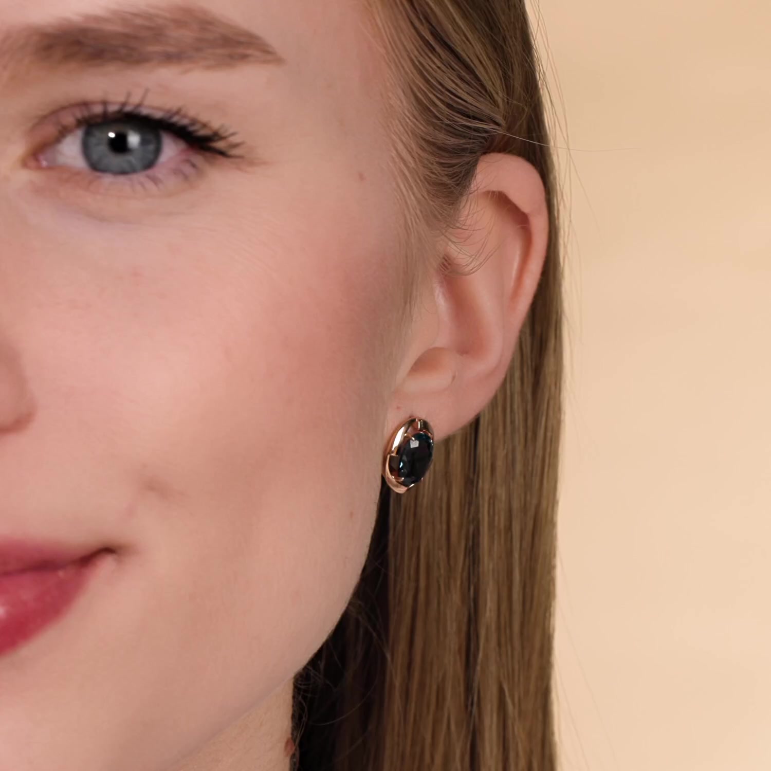 Золотые серьги с топазами London