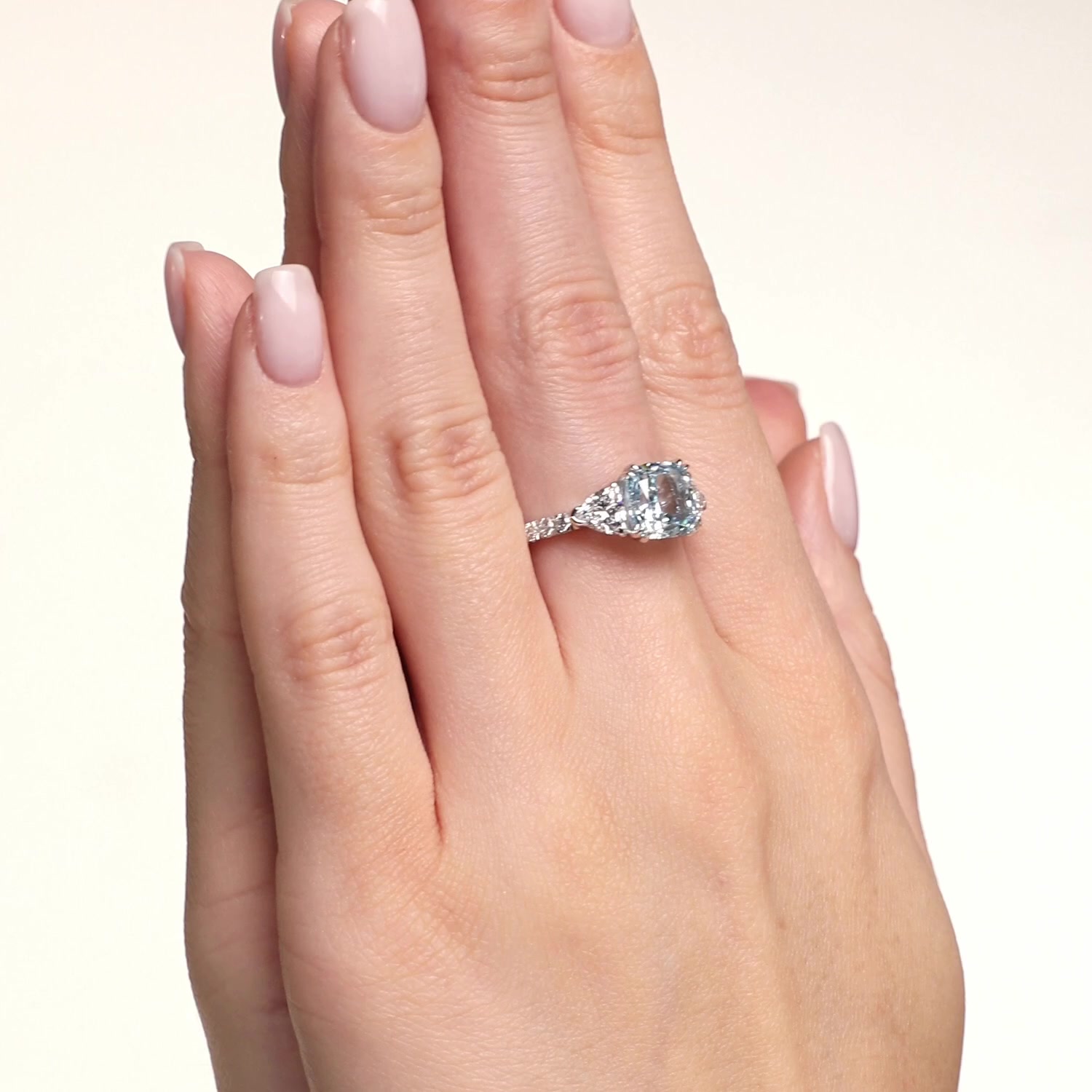 Серебряное кольцо с фианитами