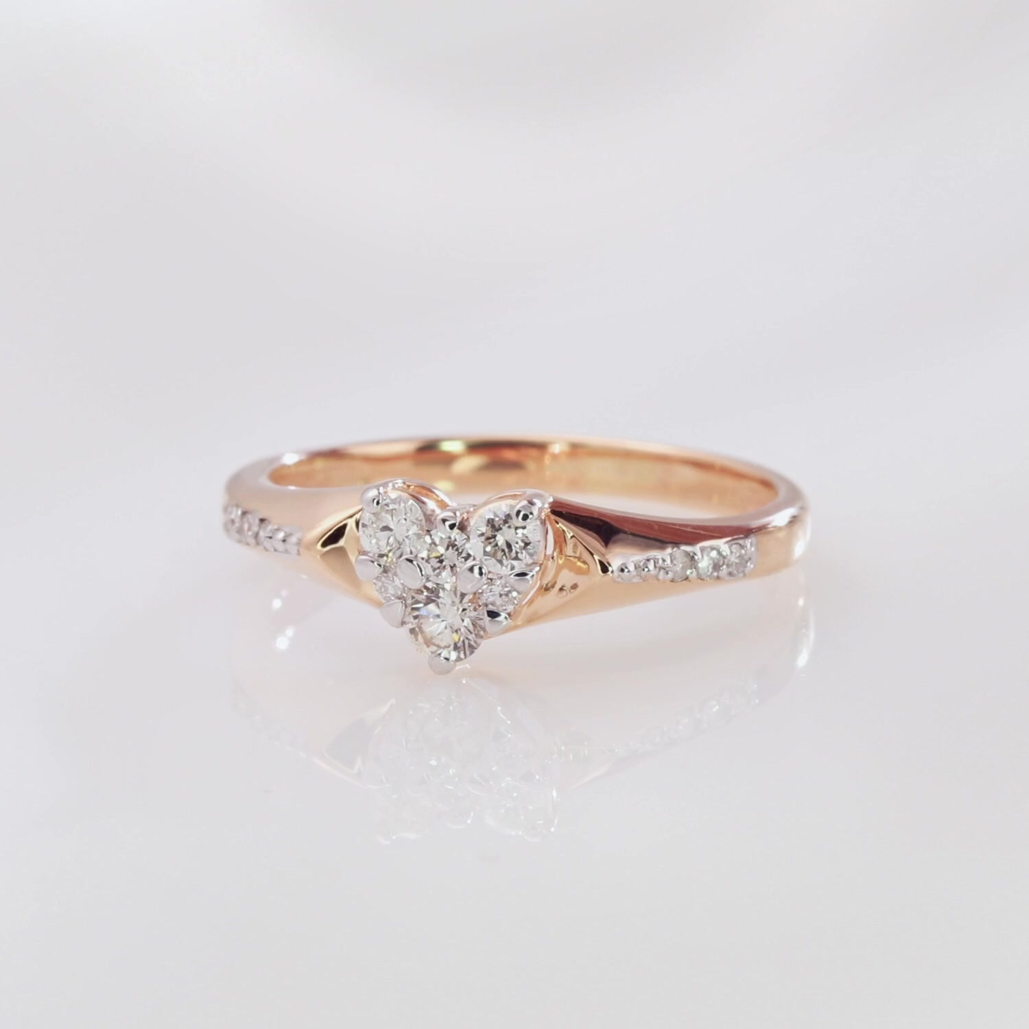 Золотое кольцо с бриллиантами