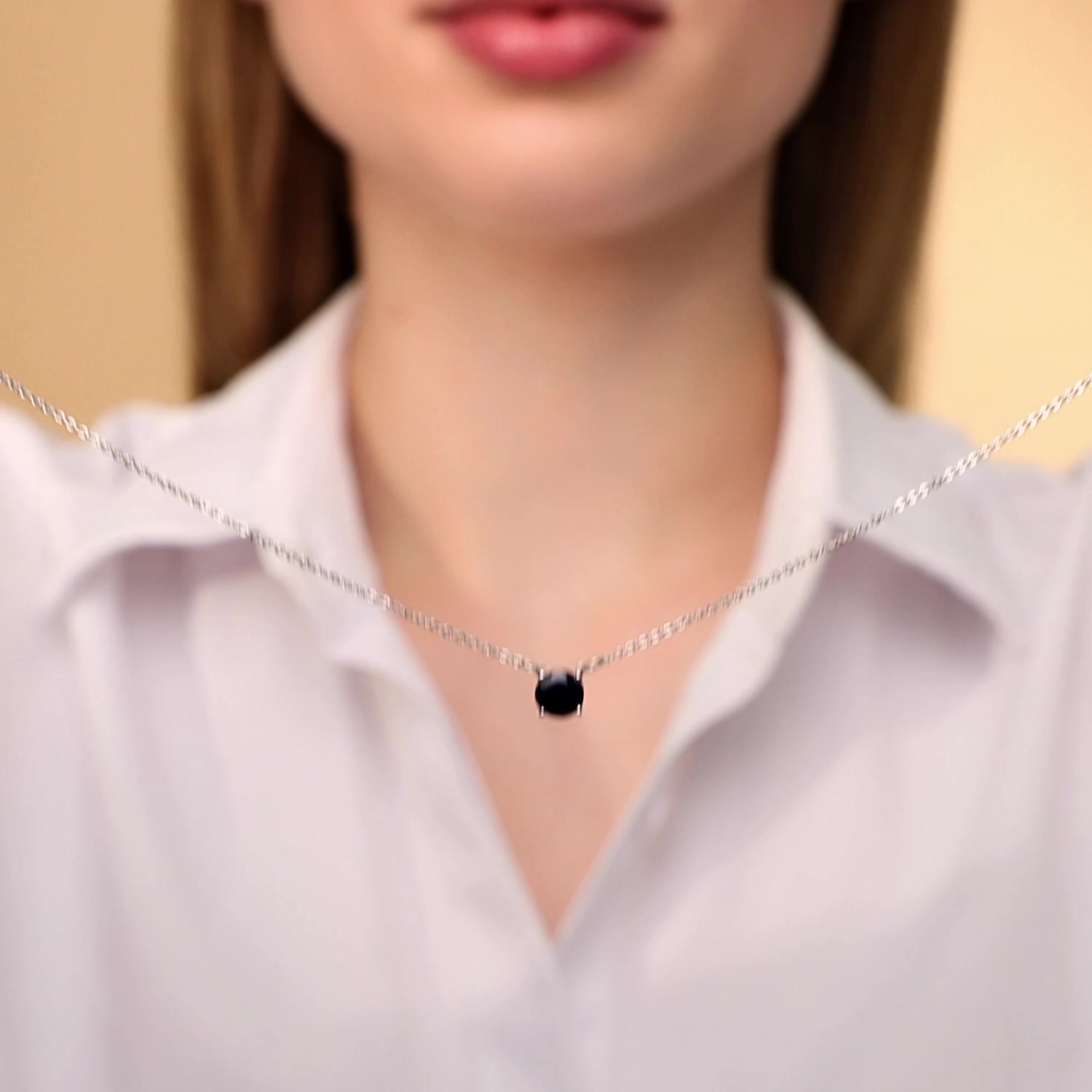 Серебряное колье с сапфиром