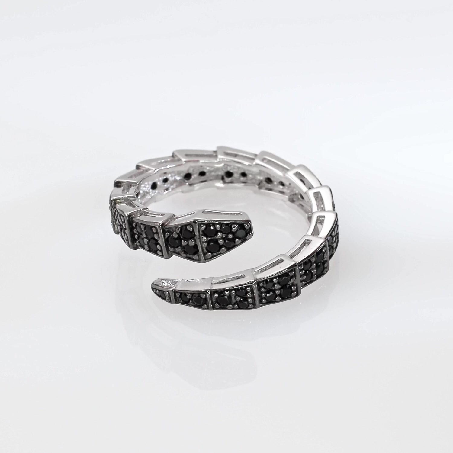 Серебряное кольцо с фианитами