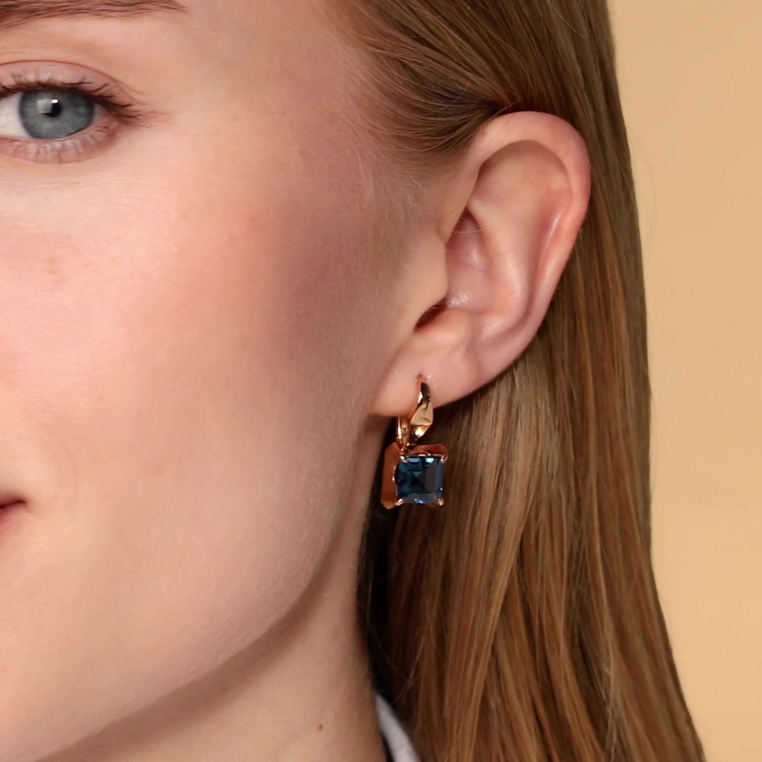 Золотые серьги с ситаллами