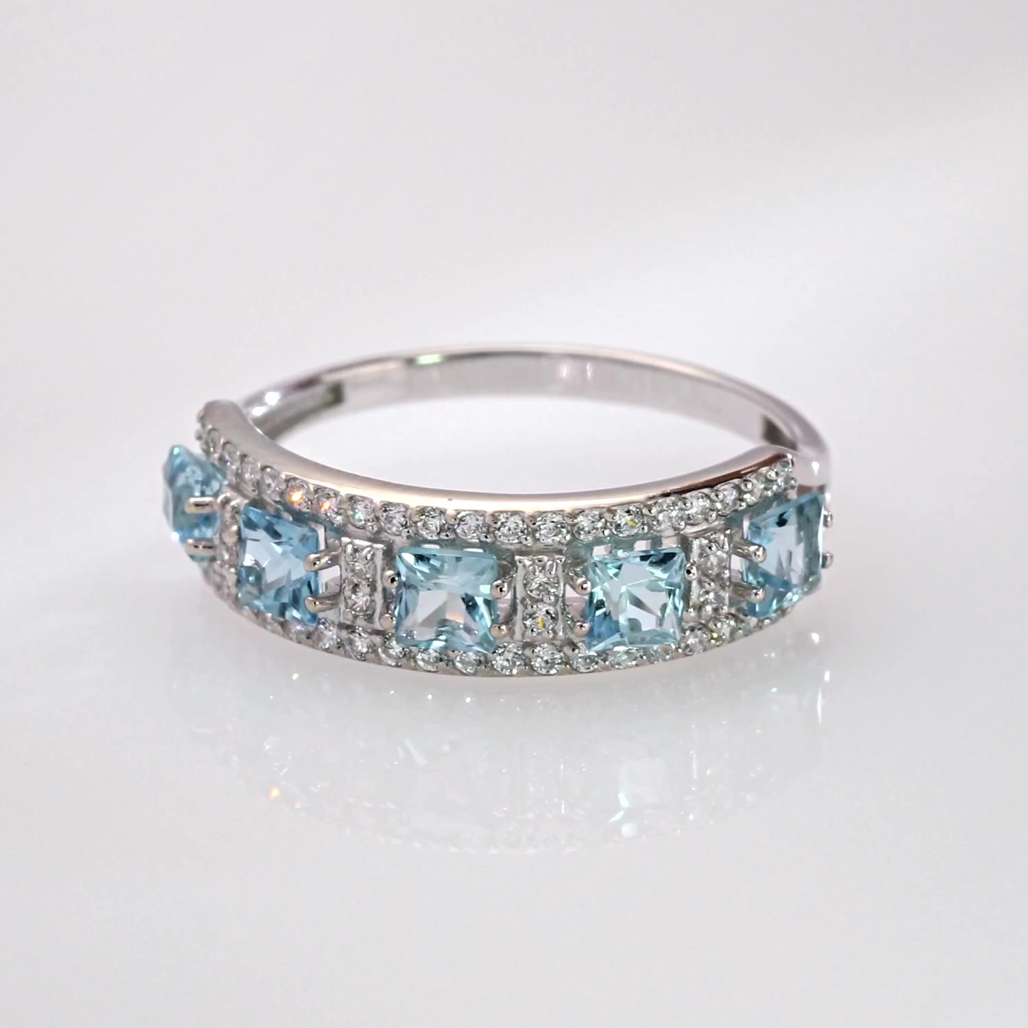 Золотое кольцо с топазами Swiss и фианитами