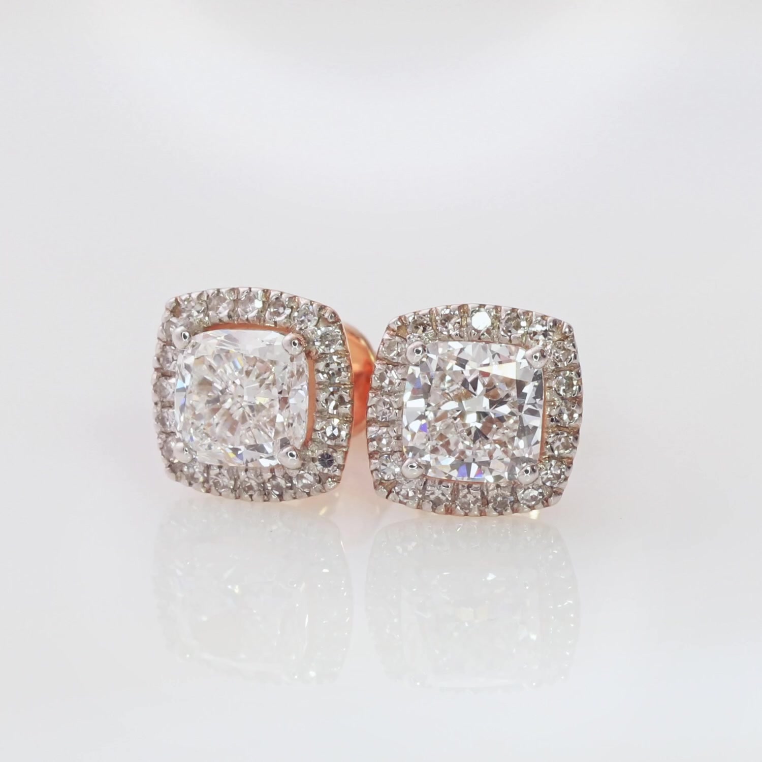 Золотые серьги с бриллиантами выращенными