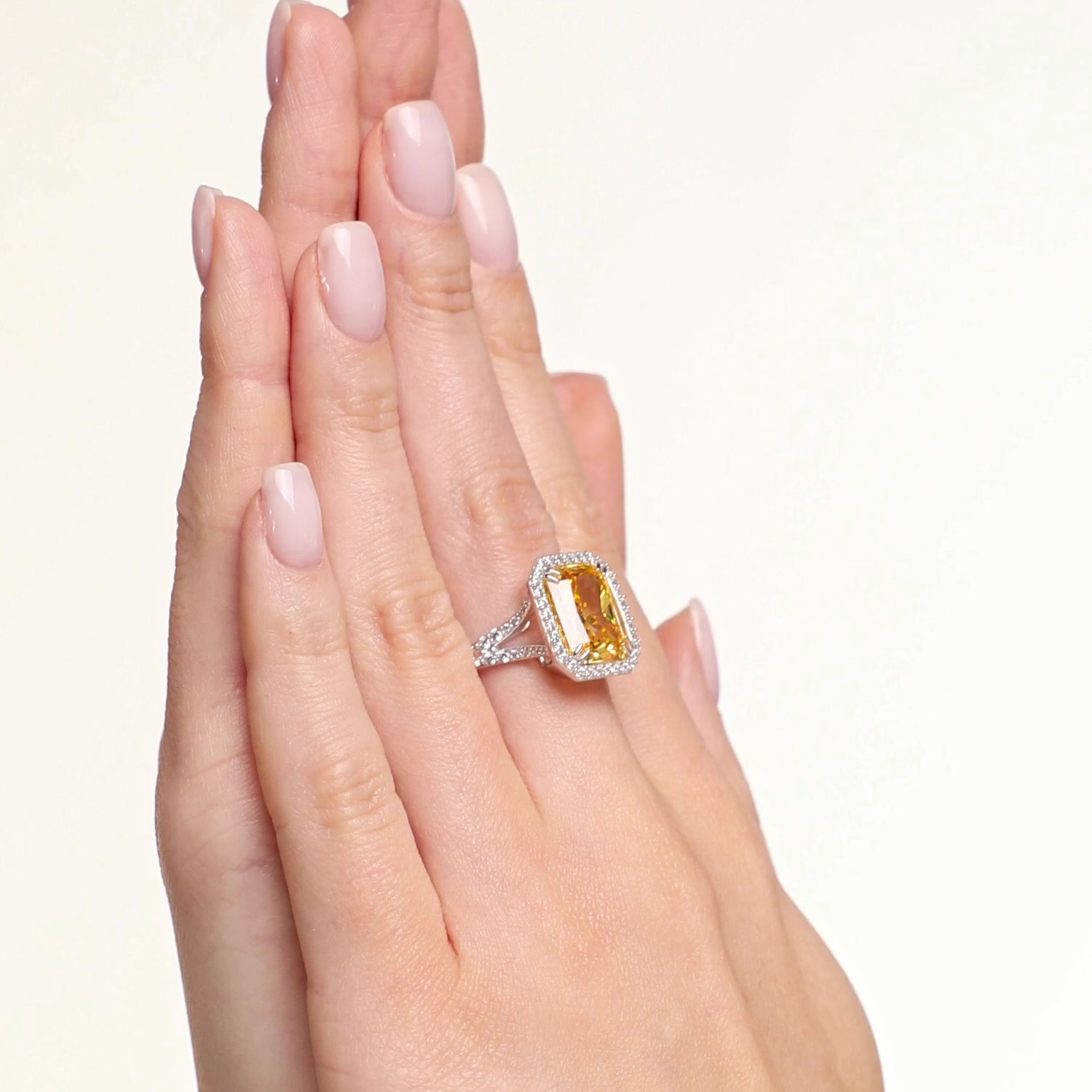 Серебряное кольцо с фианитами