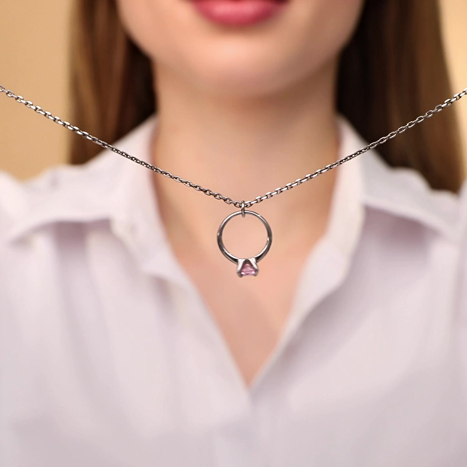 Серебряное колье с фианитом