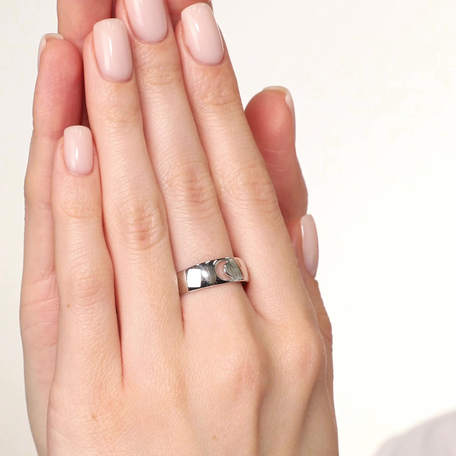 Серебряное кольцо