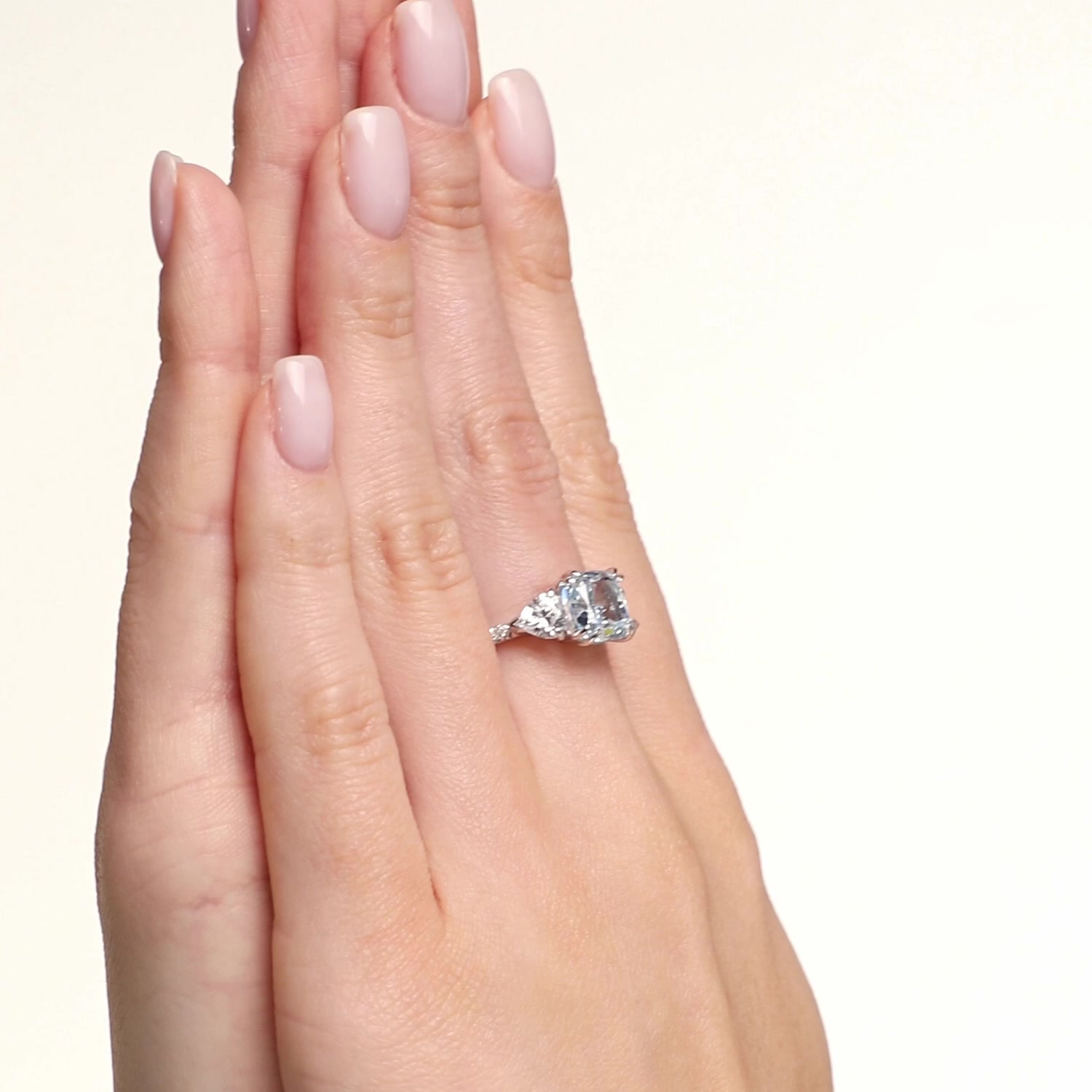 Серебряное кольцо с фианитами