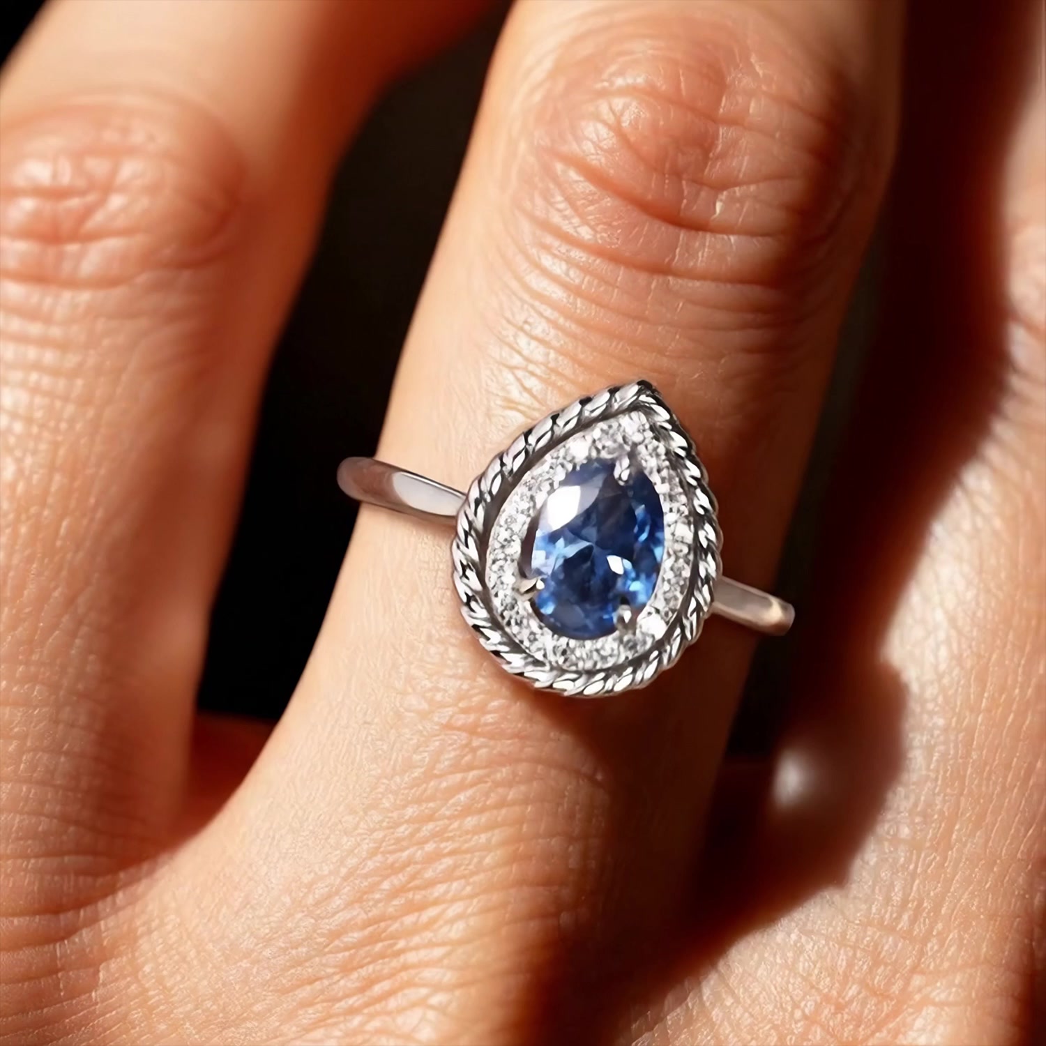 Золотое кольцо с ситаллом и бриллиантами