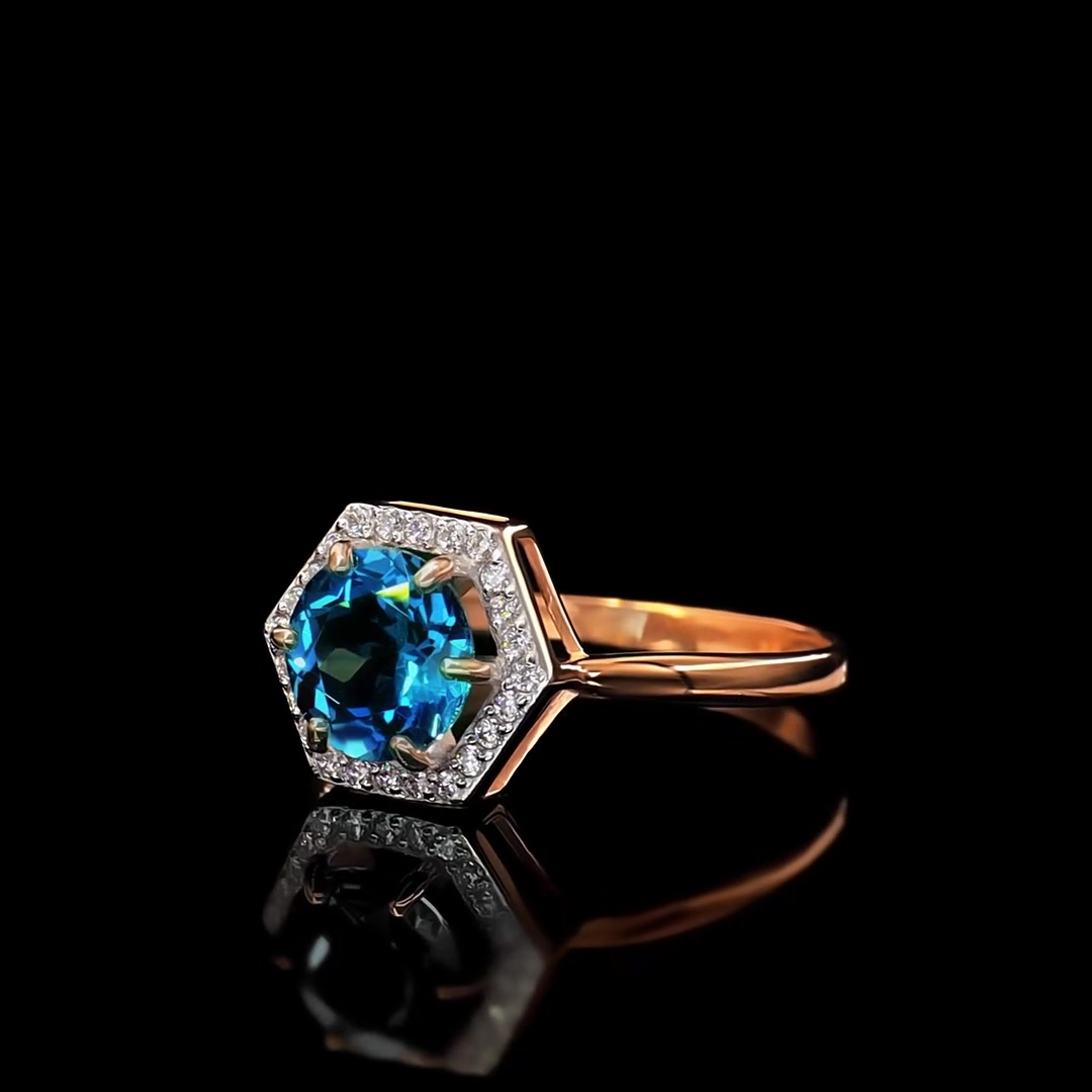 Золотое кольцо с топазом London и фианитами