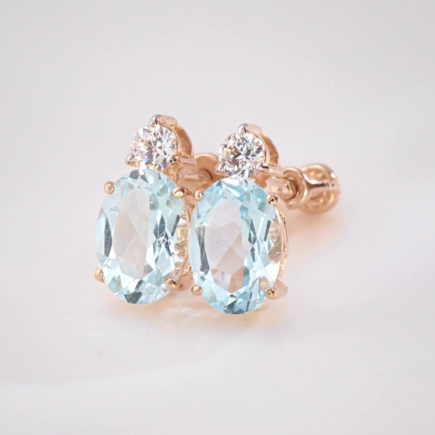 Золотые серьги с топазами Sky и фианитами