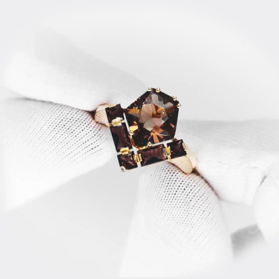 Золотое кольцо с раухтопазами