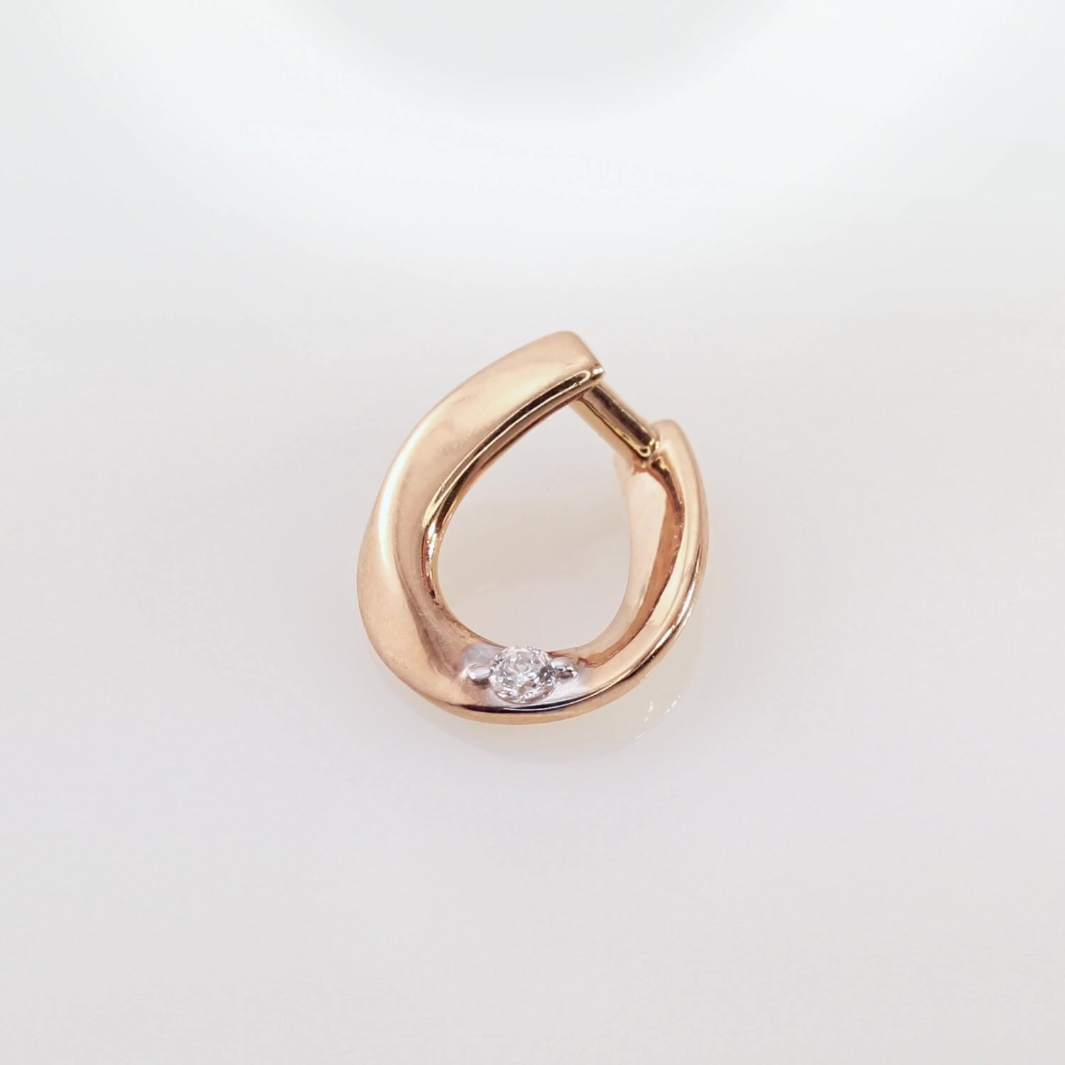 Золотая подвеска с фианитом