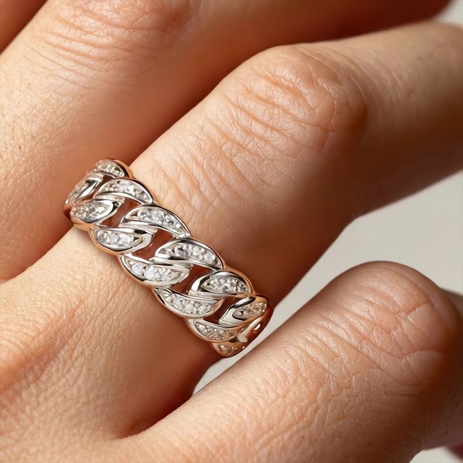 Серебряное кольцо с фианитами