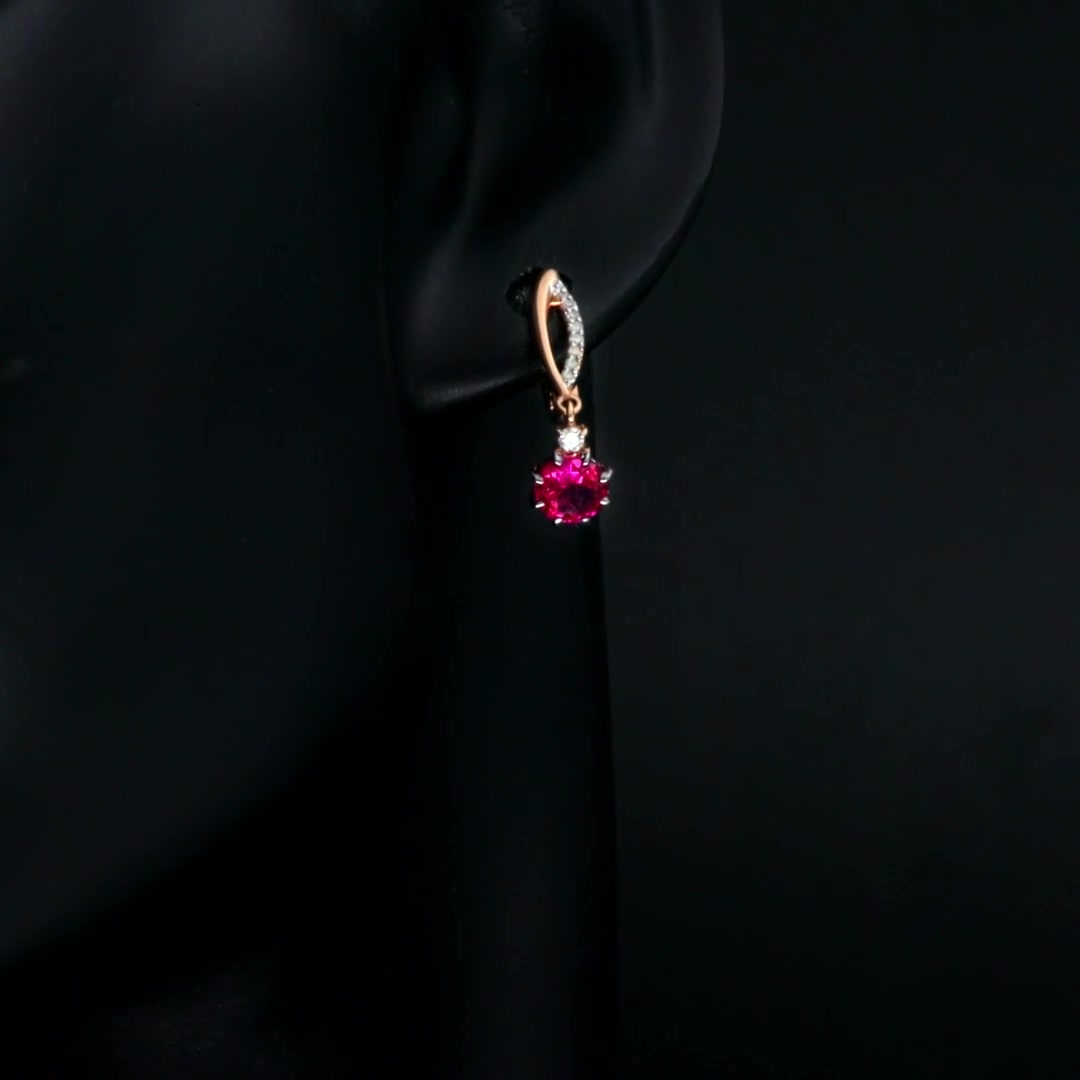 Золотые серьги с рубинами выращенными и бриллиантами