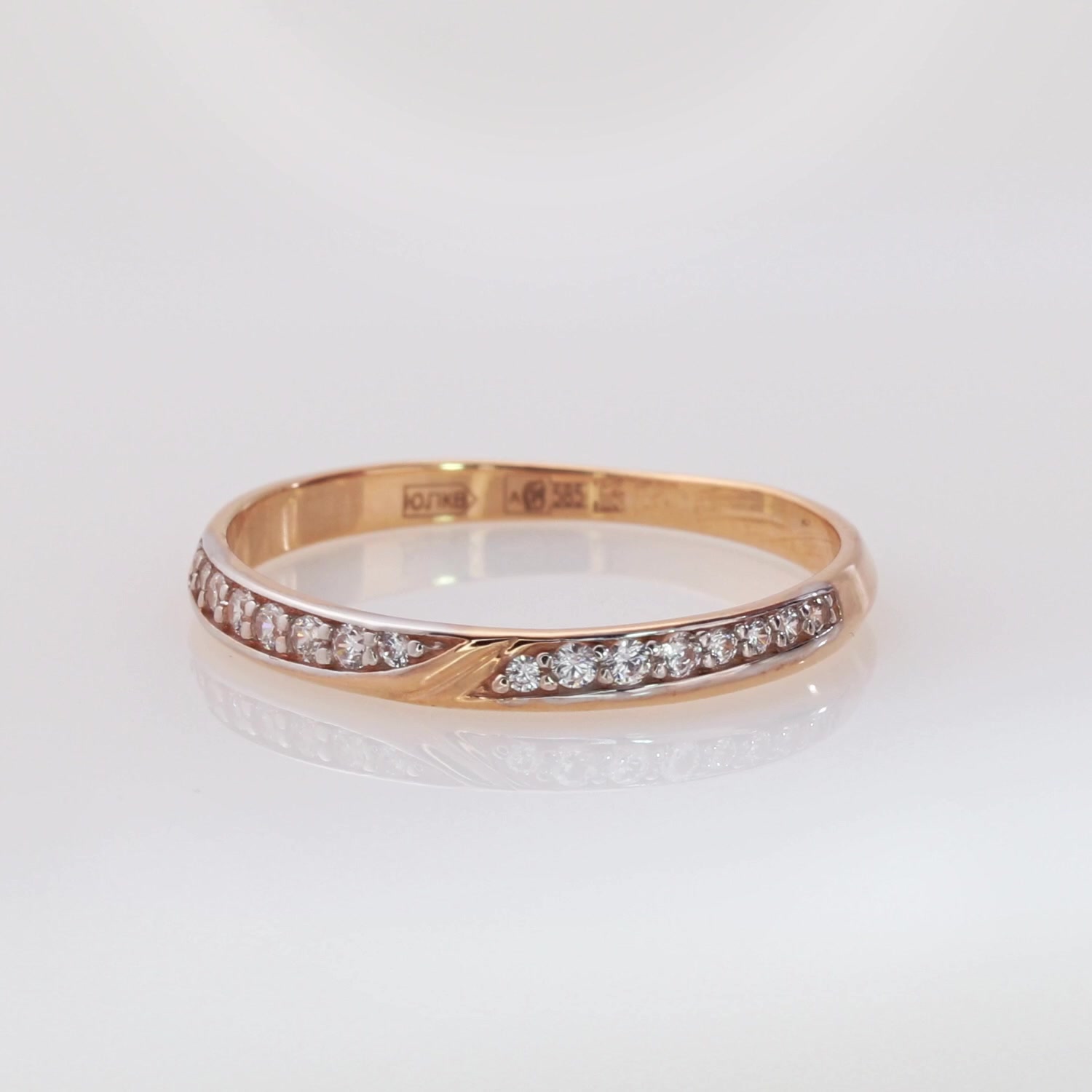 Золотое кольцо с фианитами