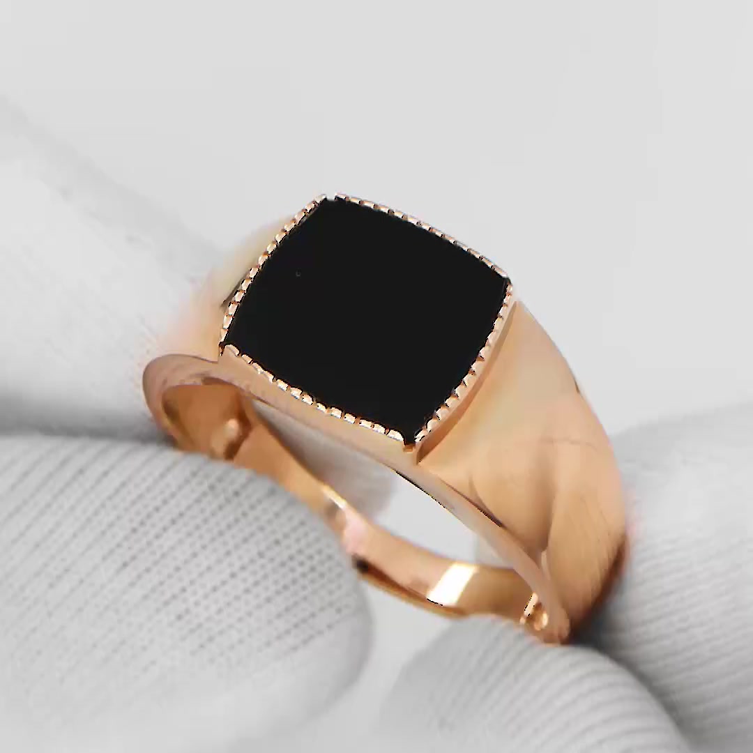 Золотая печатка с агатом