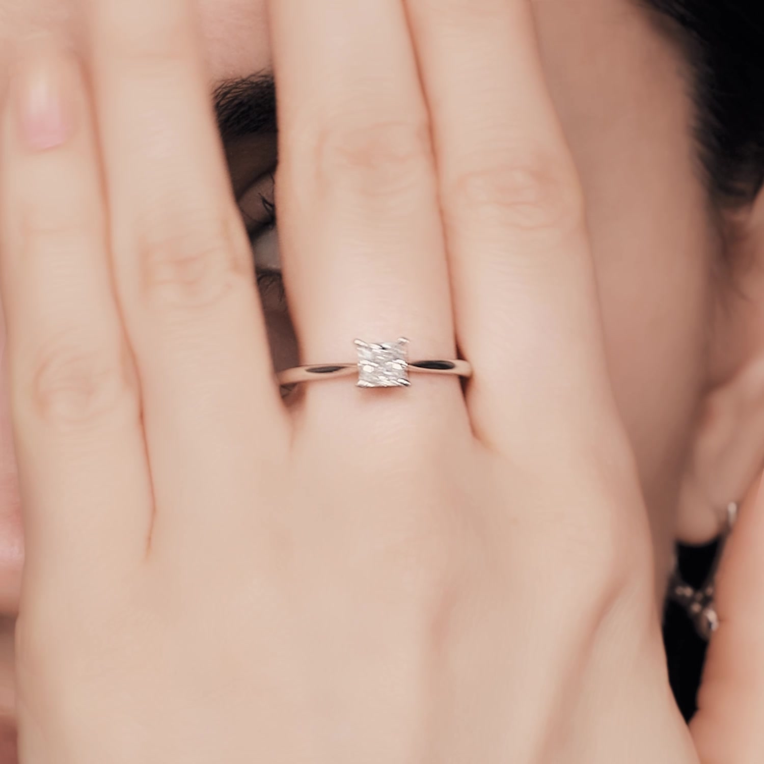 Золотое кольцо с премиум цирконием