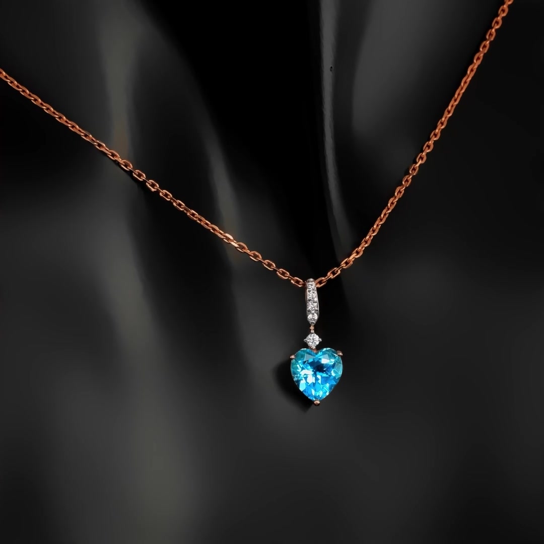 Золотая подвеска с топазом Swiss и фианитами