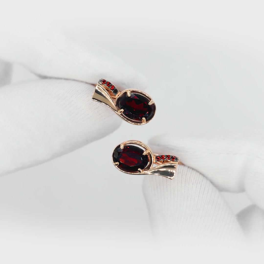 Золотые серьги с гранатом и фианитами