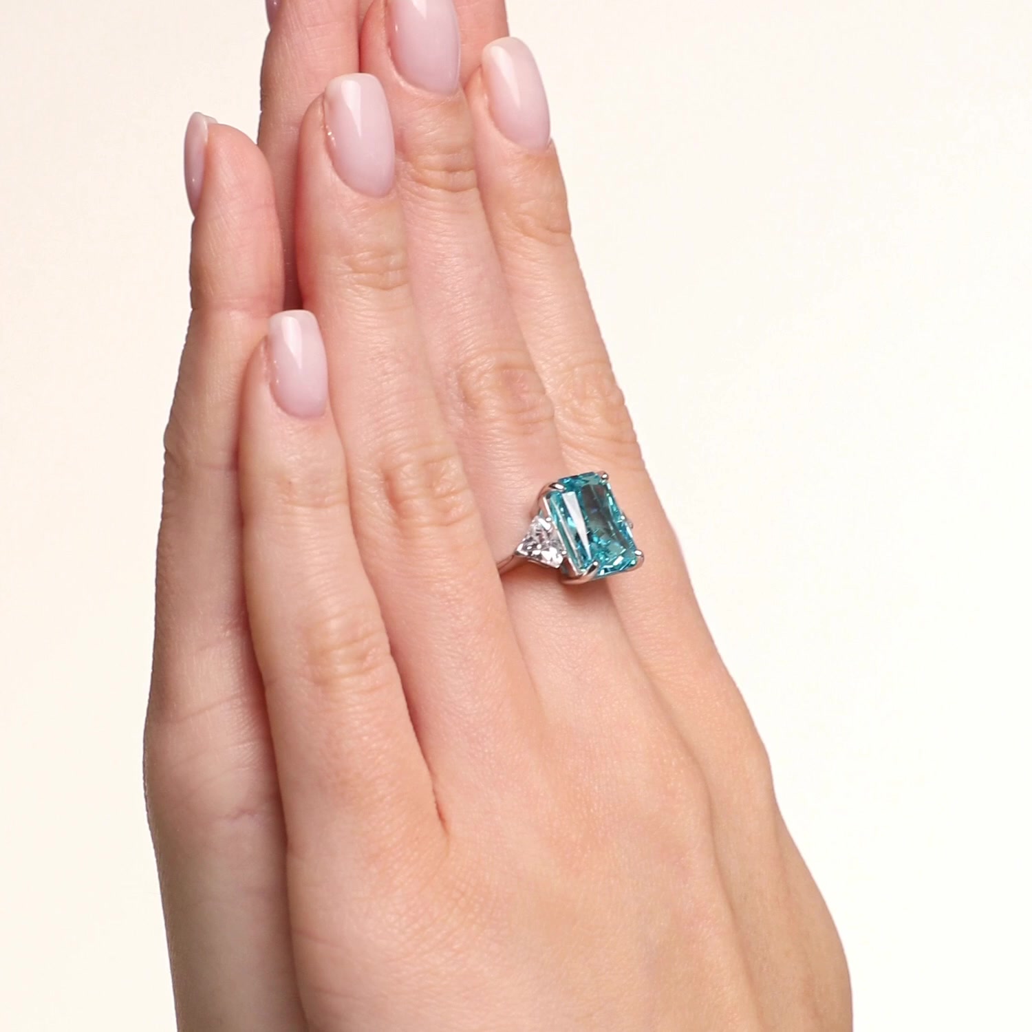 Серебряное кольцо с фианитами