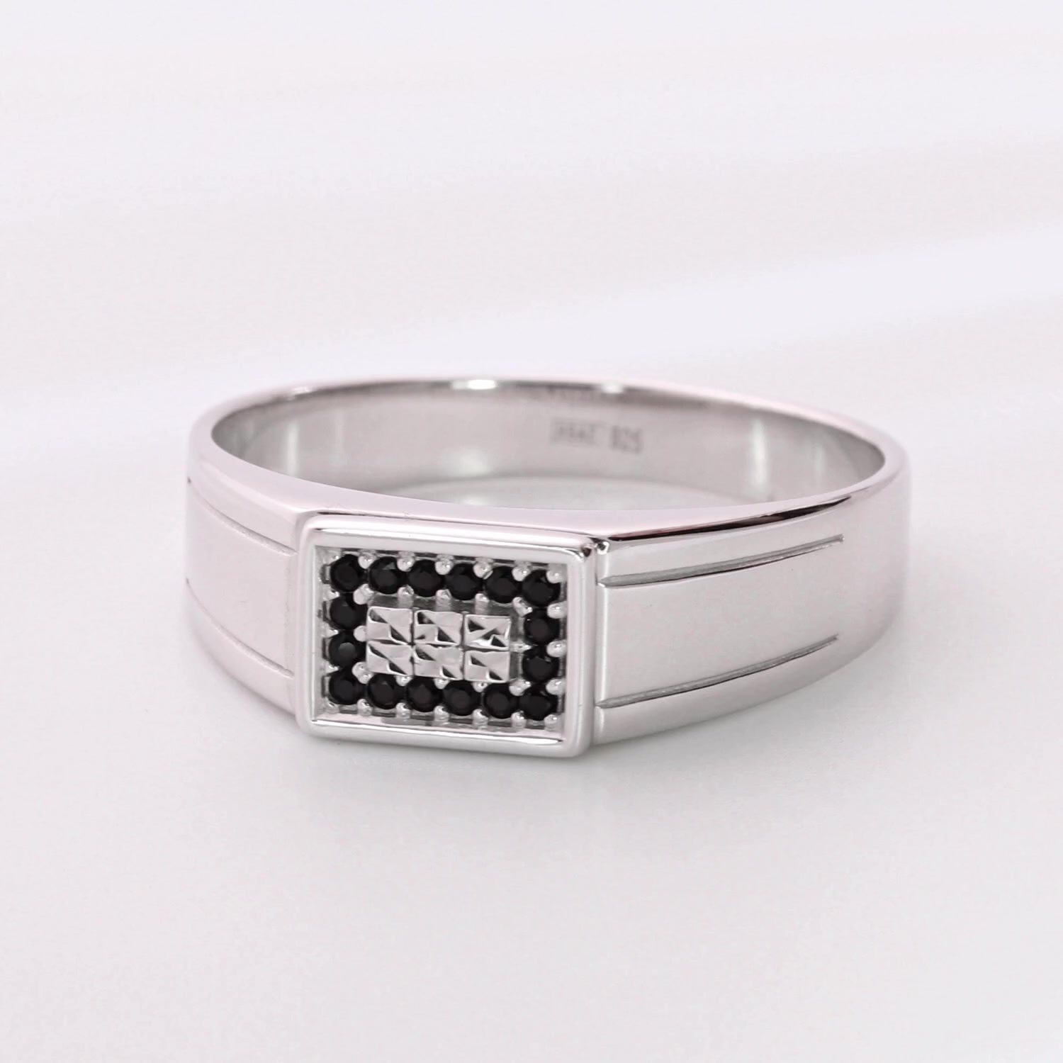 Серебряная печатка с ситаллами