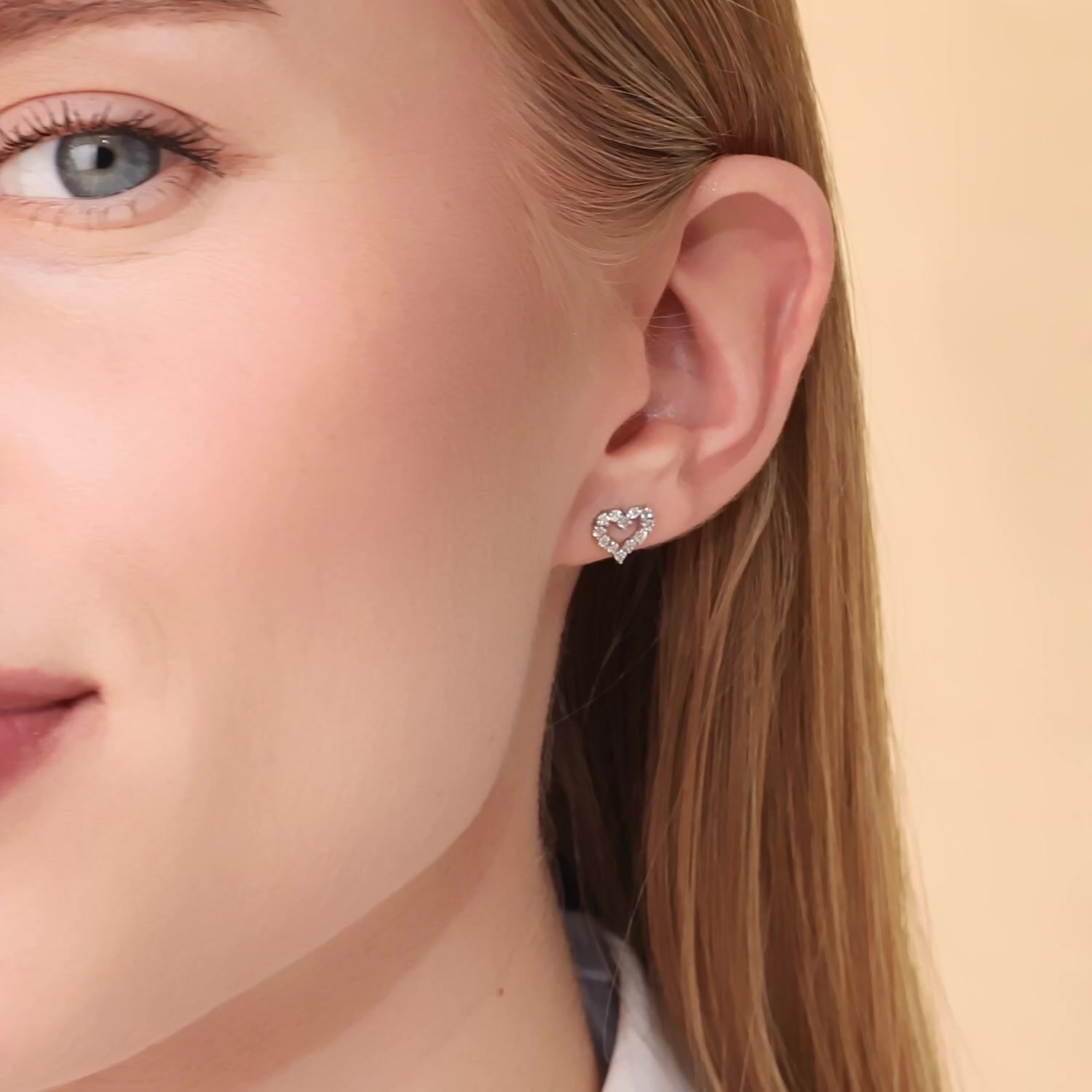 Золотые серьги с бриллиантами выращенными