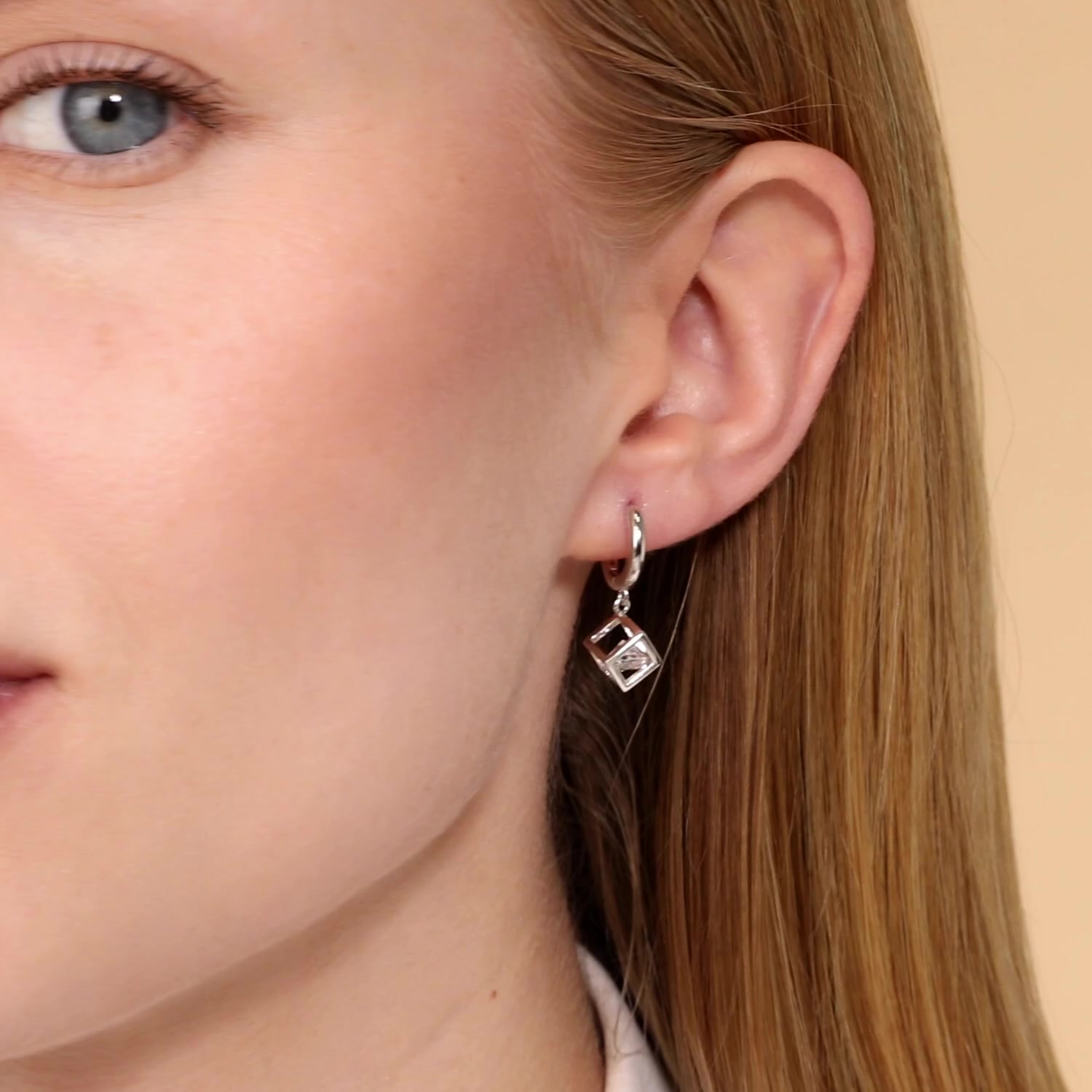 Серебряные серьги с фианитами