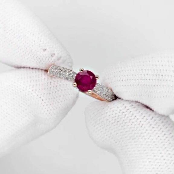 Золотое кольцо с рубином и бриллиантами