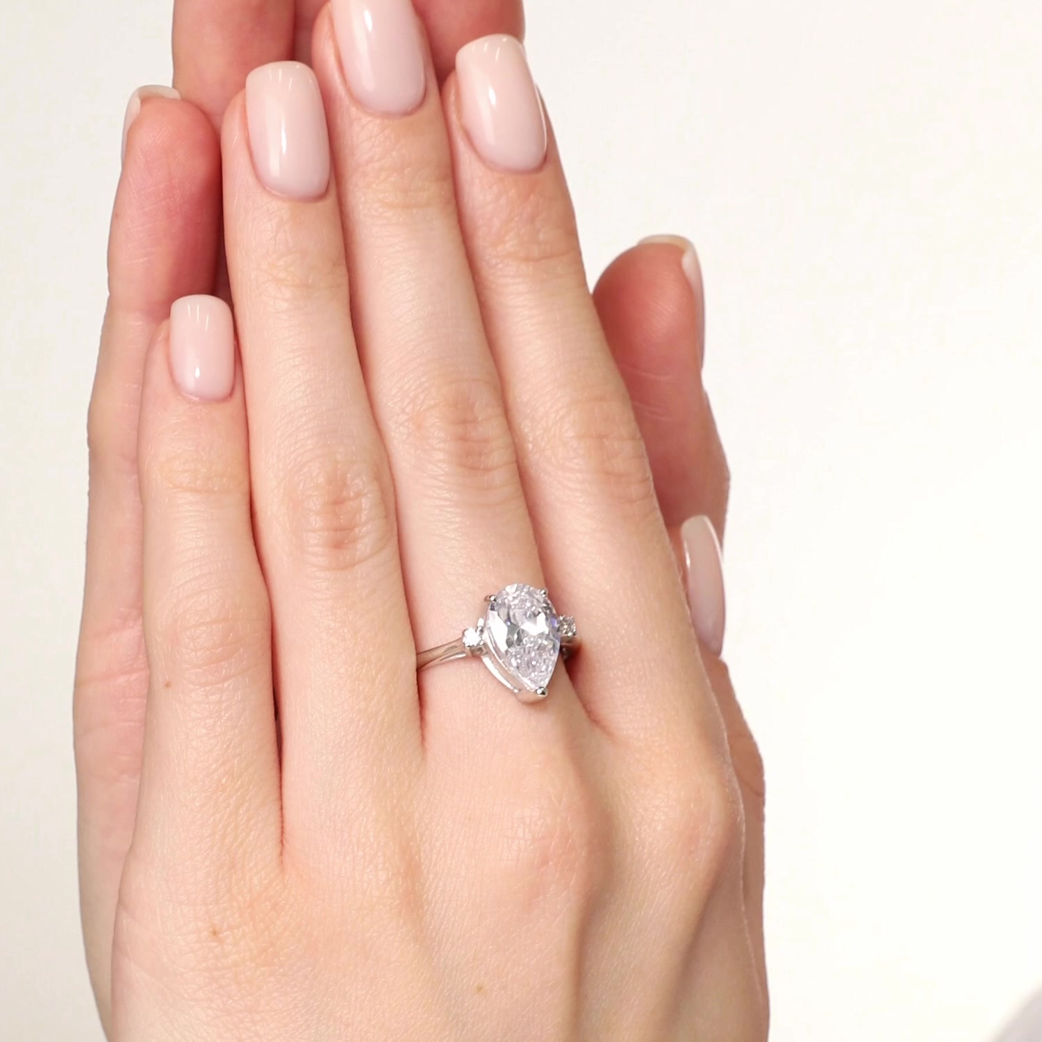 Серебряное кольцо с фианитами