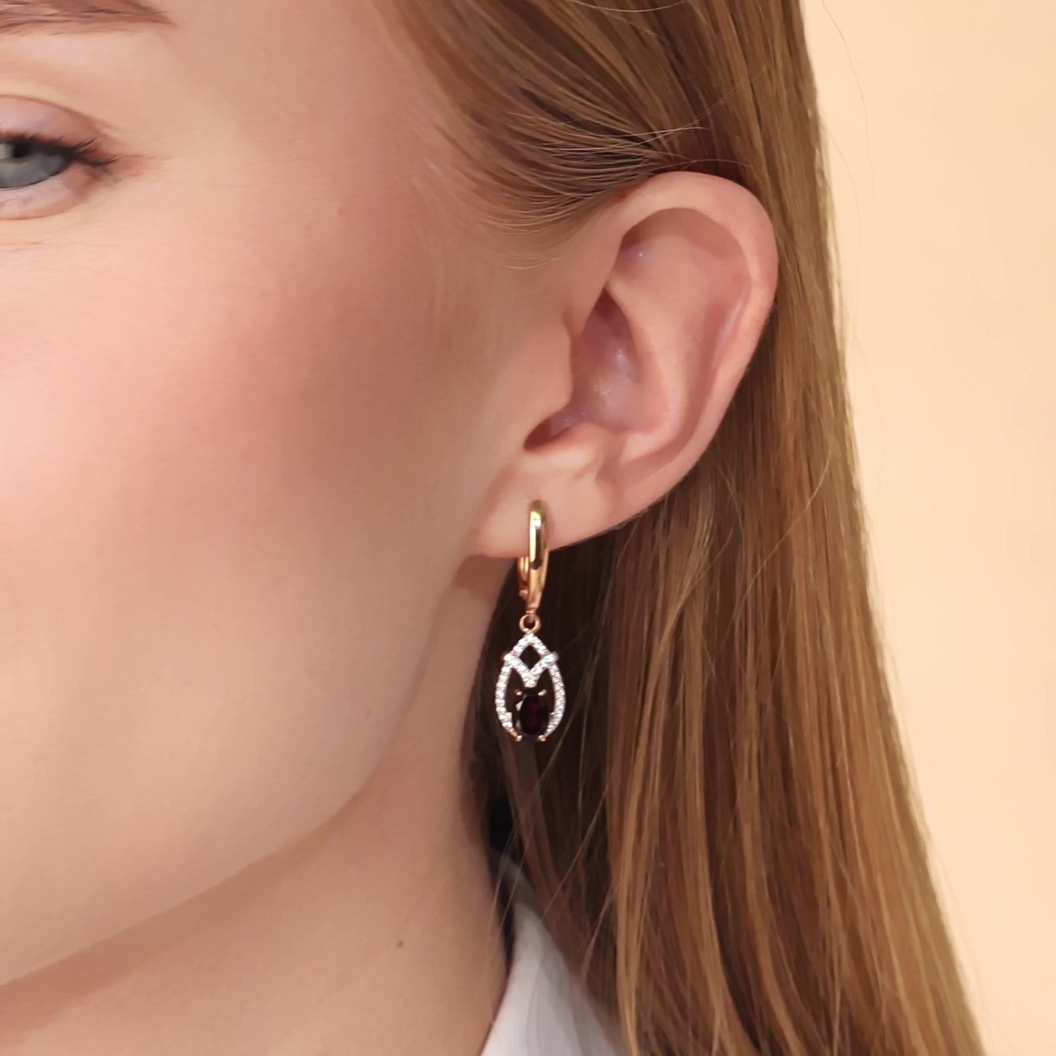 Золотые серьги с гранатом и фианитами