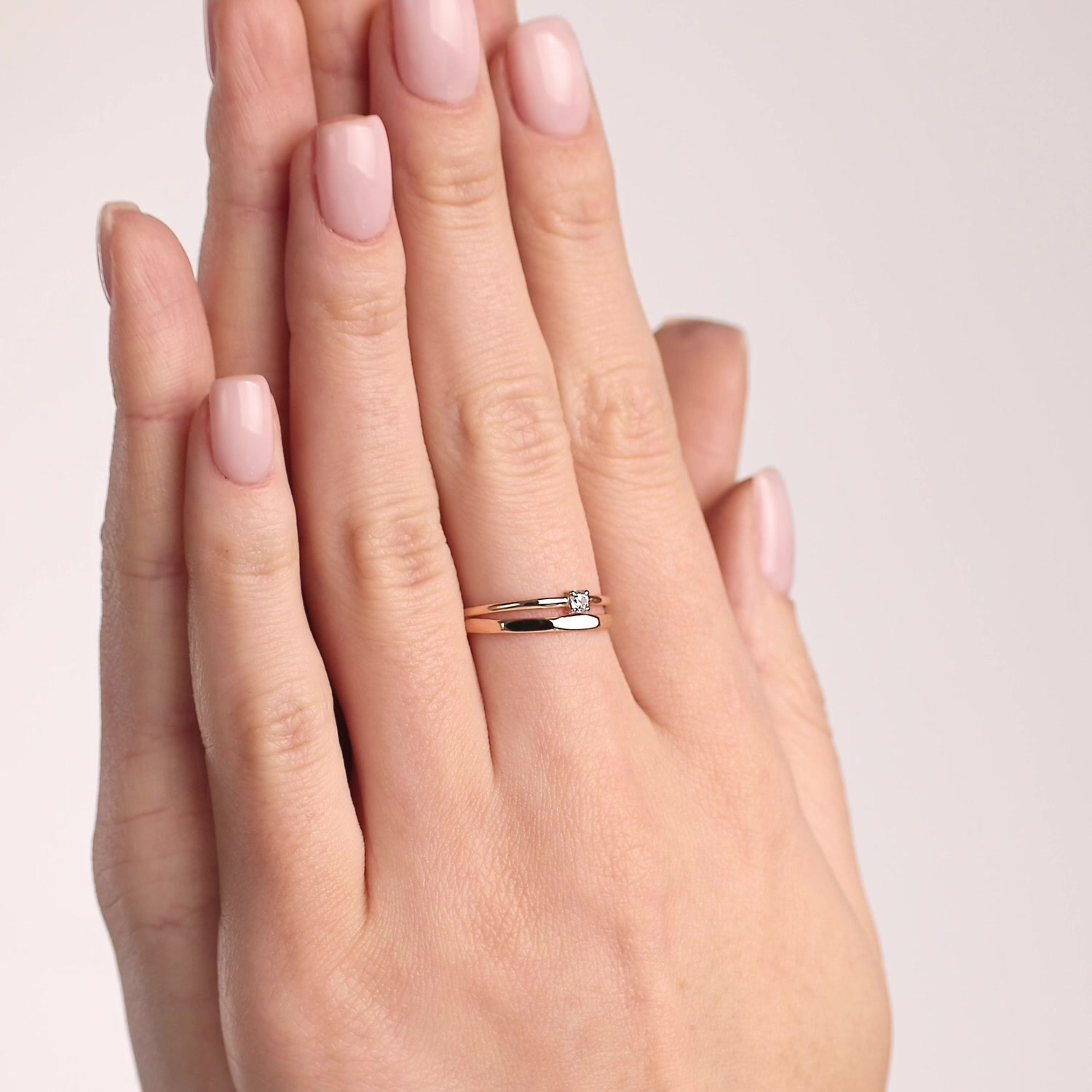 Золотое кольцо с фианитом