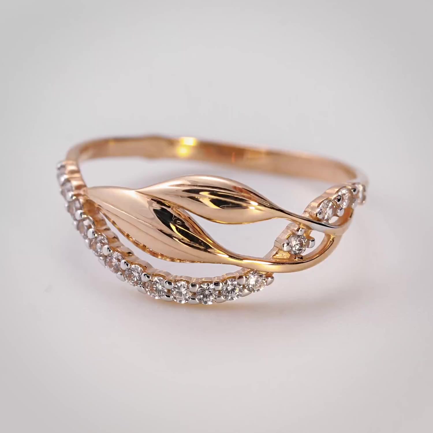 Золотое кольцо с фианитами