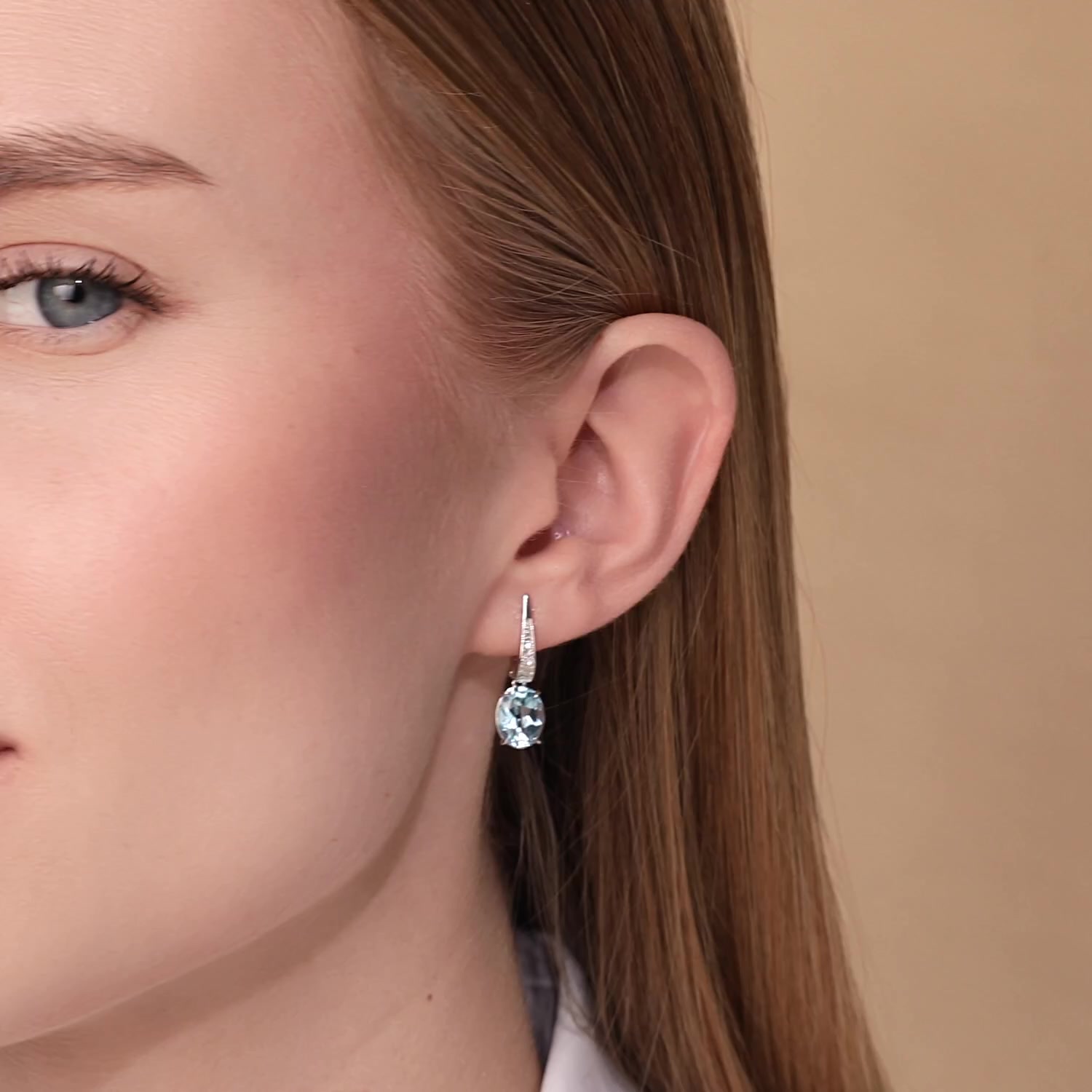 Золотые серьги с топазами Sky и бриллиантами