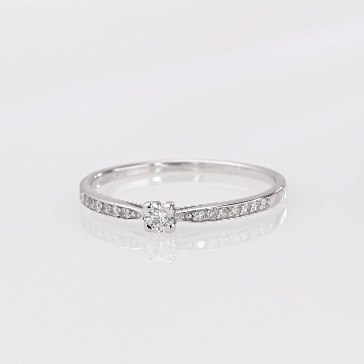 Золотое кольцо с бриллиантами