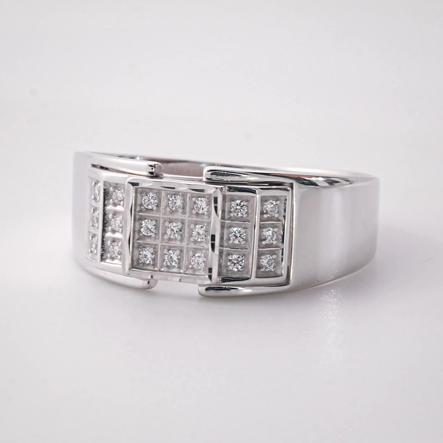 Серебряная печатка с фианитами