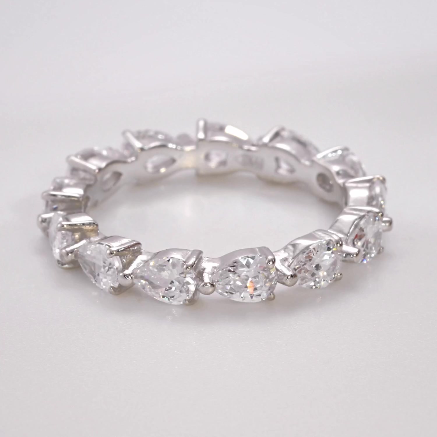 Серебряное кольцо с фианитами