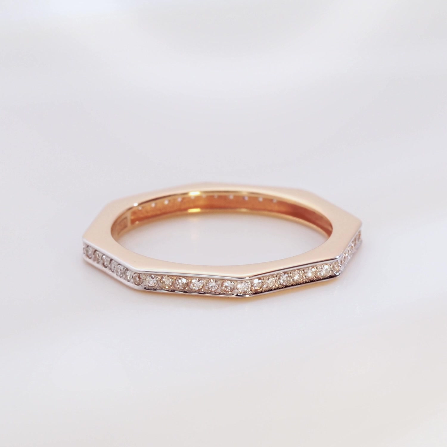 Золотое кольцо с бриллиантами