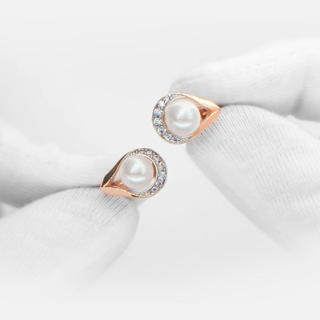 Золотые серьги с жемчугом и фианитами