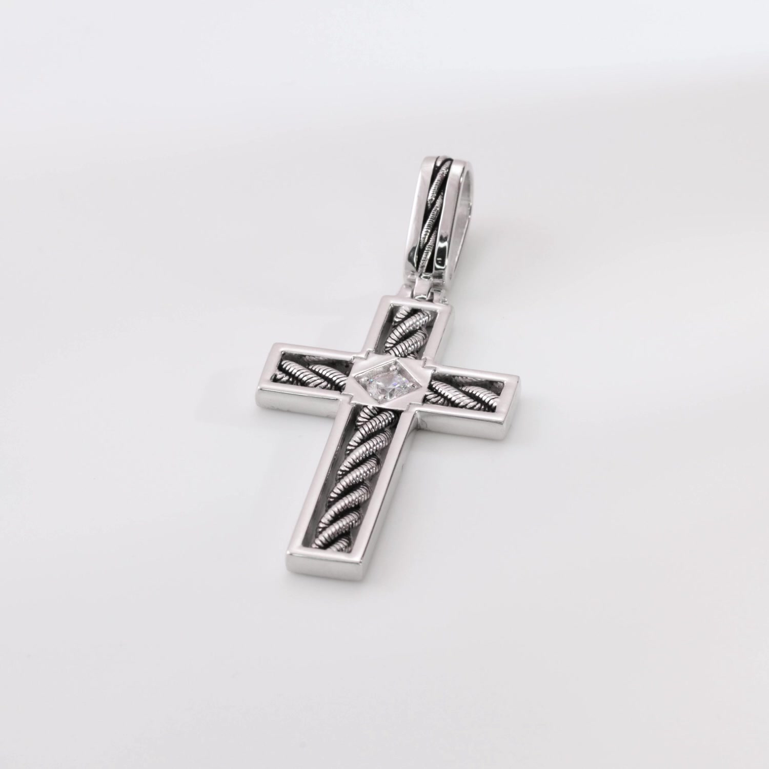 Серебряная подвеска с фианитом
