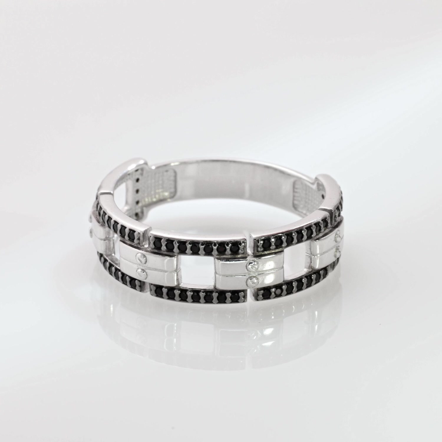 Серебряная печатка с фианитами