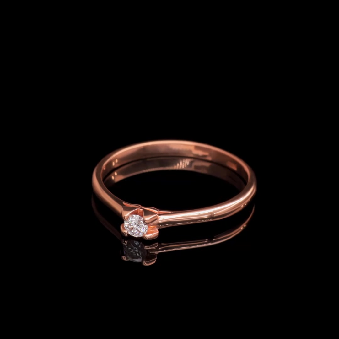 Золотое кольцо с бриллиантом