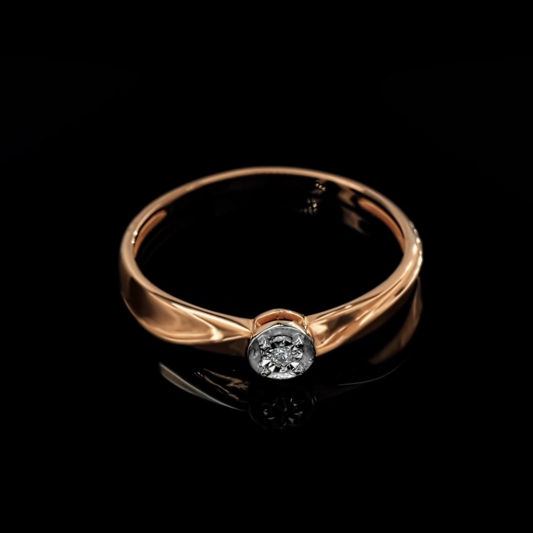 Золотое кольцо с бриллиантом