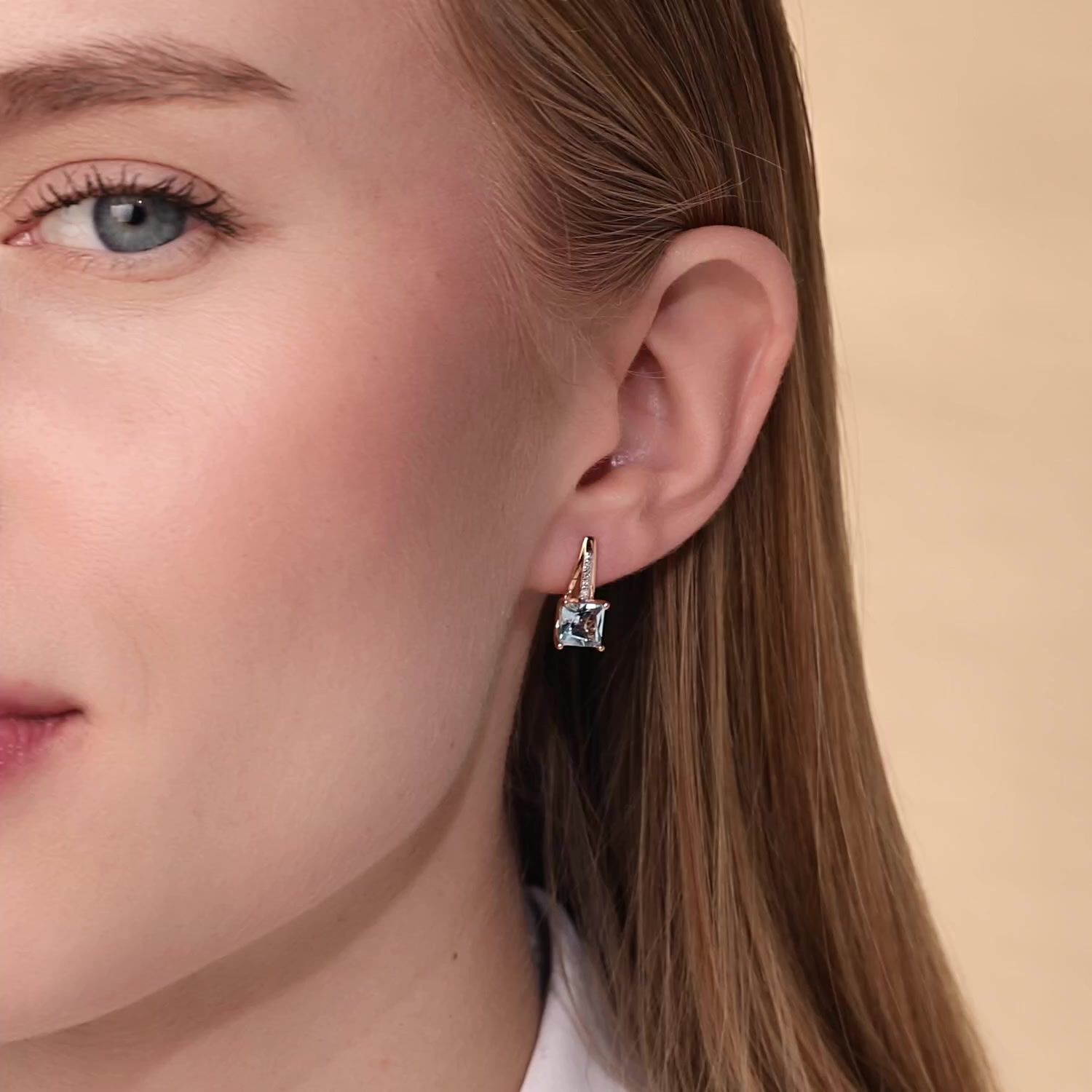 Золотые серьги с топазами Sky и бриллиантами